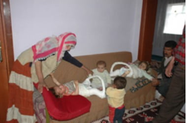 Hayata tutunmaya çalışıyorlar