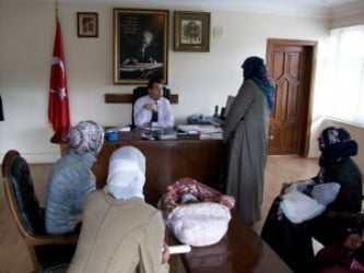 Kaymakam halkın sorunlarını dinledi