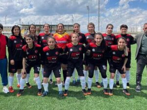 Yağmur Spor kadın futbol takımı şampiyon oldu