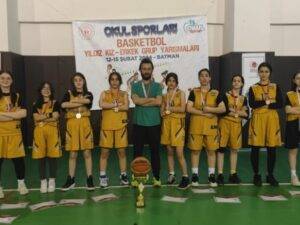 Vali Adil Yazar Ortaokulu Kız Basketbol Takımı,…