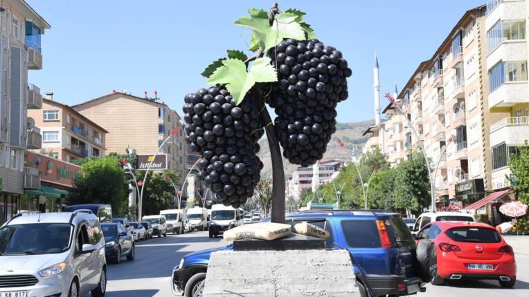 Muş’ta trafiğe kayıtlı araç sayısı 37 bin 886 olarak açıklandı.