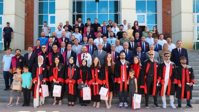 Muş’ta Coşkulu Mezuniyet Töreni