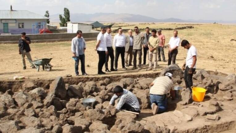 Malazgirt Savaş Alanında Arkeolojik Kazı Çalışmaları Devam Ediyor