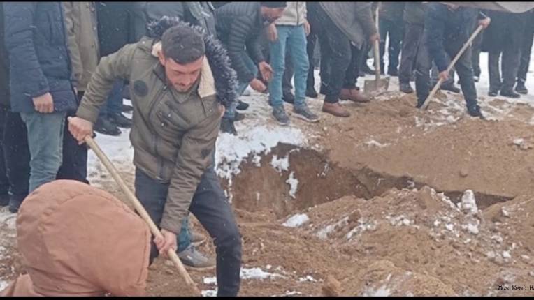 Eşi tatafından öldürülen kadın toprağa verildi