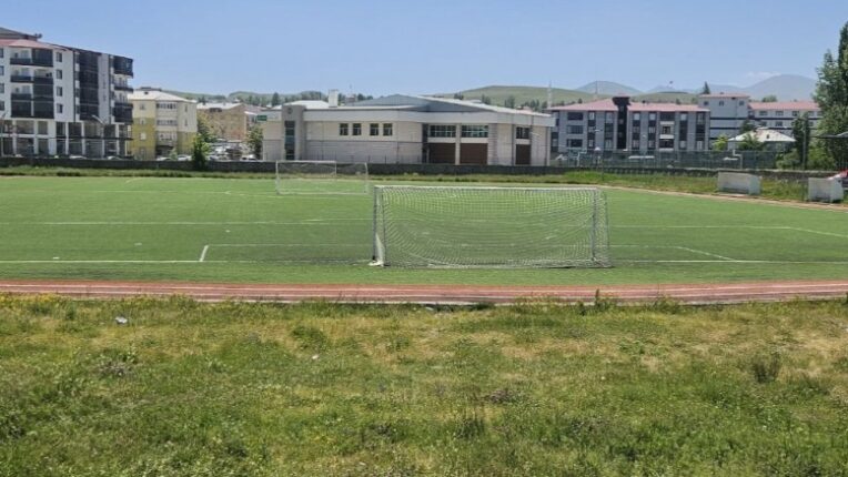 Bulanık Futbol Sahası Yenileniyor