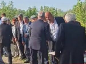 Köy meydanındaki toplu bayramlaşmada birlik ve beraberlik…