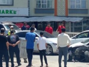 Muş’ta Otomobil ile Pikap Çarpıştı: Maddi Hasar Meydana Geldi