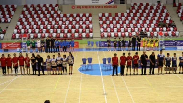 Badmintonun Yıldızları Muş’ta Buluştu