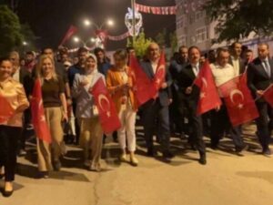 Malazgirt’te Coşkulu Bayrak Yürüyüşü ve Fener Alayı