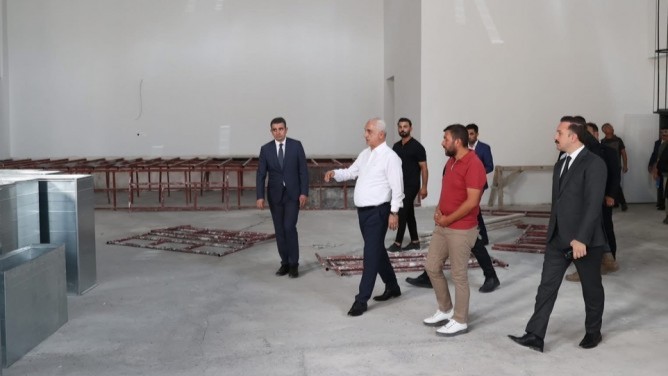 Vali Çakır, Malazgirt’te Devam Eden Gençlik ve Spor Yatırımlarını İnceledi