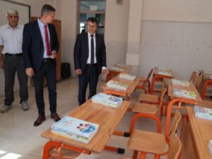 Bir milyondan fazla kitap sıralarda hazır bekliyor.