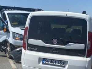 Havalimanı Civarında İki Araç Çarpıştı: 1 Yaralı