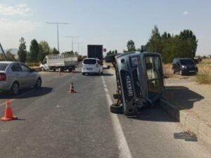 Muş’ta hafif ticari araç ile kamyonet çarpıştı