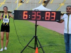 Muşlu Atlet Elif Akçiçek 24 Yıllık Türkiye Rekorunu Kırdı