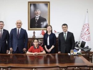 Muş’ta 23 Nisan Coşkusu: Valilik Makamı Minik&hellip;